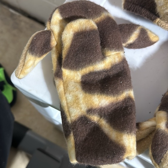 Winter hat and kitten set - Picture 3 of 4